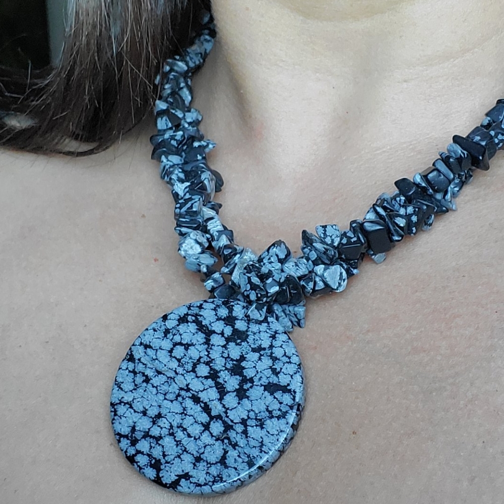 STONE NECKLACE HEAVY